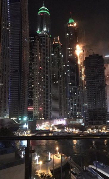 Горит Marina Torch в Дубаи
