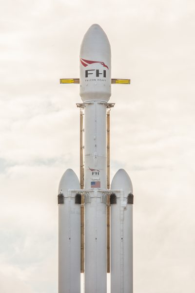 Готовится к старту сверхтяжелая ракета Falcon Heavy частной компании SpaceX