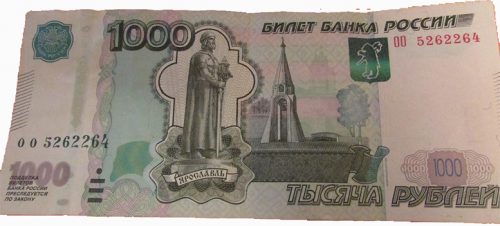 Тяжело нести и жалко выбросить: в оккупированном Донецке переписывают номера купюр достоинством от 1000 рублей