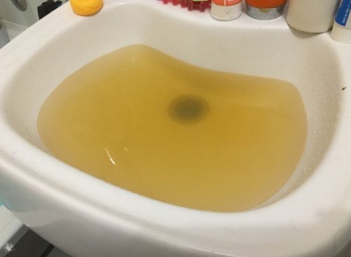 Желтая вода