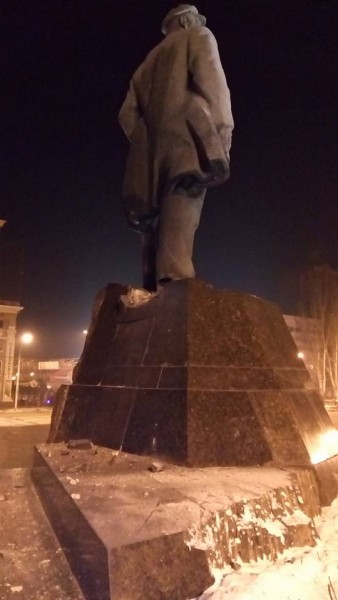 В Донецке взорвали памятник Ленину