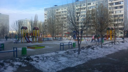 Детская площадка в парке на сваях на 16 микрорайоне в Запорожье