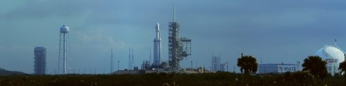 Готовится к старту сверхтяжелая ракета Falcon Heavy частной компании SpaceX