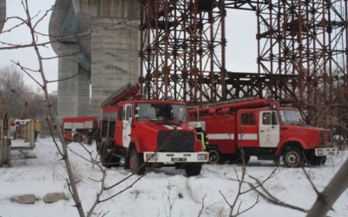 На строительстве мостов в Запорожье горел плавкран - фото-3