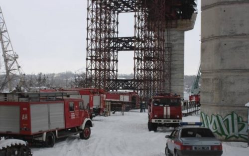На строительстве мостов в Запорожье горел плавкран - фото-4