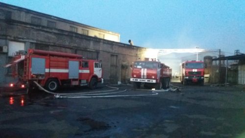 В Запорожье горел завод по переработке автопокрышек