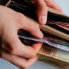В Україні за місяць виросла середня зарплата на 2,7 відсотка, у Запорізькій області впала 0,4%: Держстат