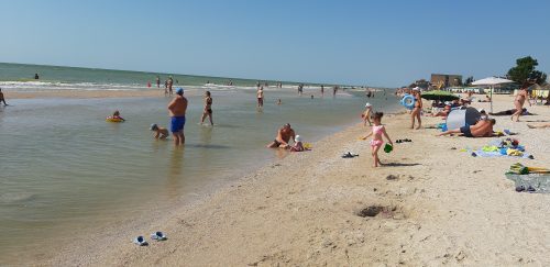 На запорожских курортах Азовского моря спасли отдыхающих из Мелитополя и Харькова