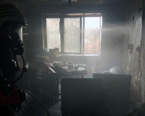 В запорожской пятиэтажке едва не сгорел молодой мужчина