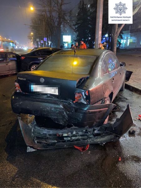 В Запорожье полиция задержала водителя-бесправника, разбившего четыре авто в центре города