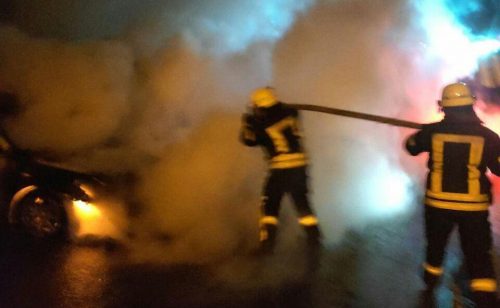 В Запорожье ночью сгорели два автомобиля