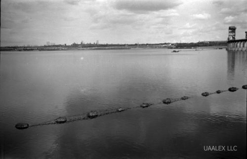 ДнепроГЭС 1942 год на заднем плане видна промплощадка