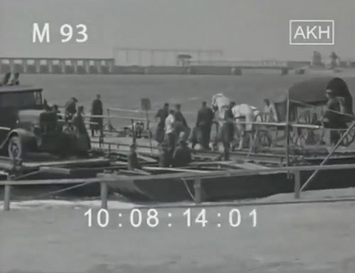 Запорожье, 1942 год переправа через Днепр выше взорванной плотины