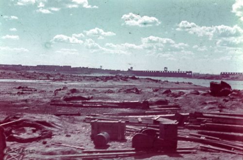 Запорожье 1942 год вид на взорванный ДнепроГЭС с правого берега выше по Днепру