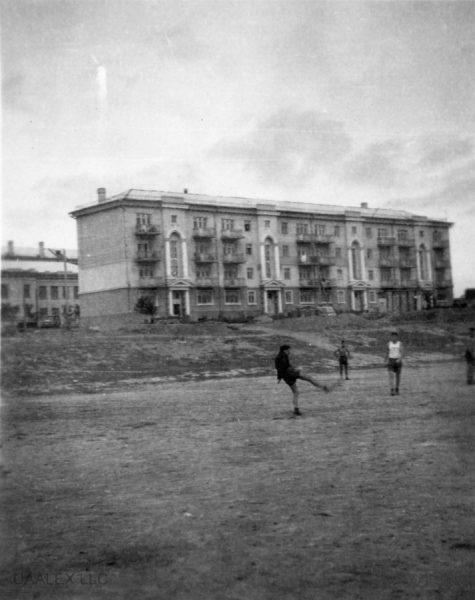 Запорожье бойцы Люфтваффе играют в футбол (сейчас стадион Стрела, ул. Муравченко)