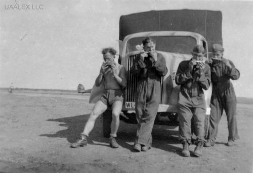 Запорожье, Мокрянка 1942 год - военные Люфтваффе играют на губных гармошках