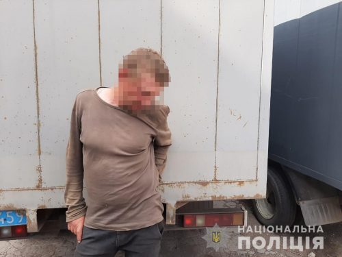Дикий человек напал в Мелитополе на пустой полицейский автомобиль