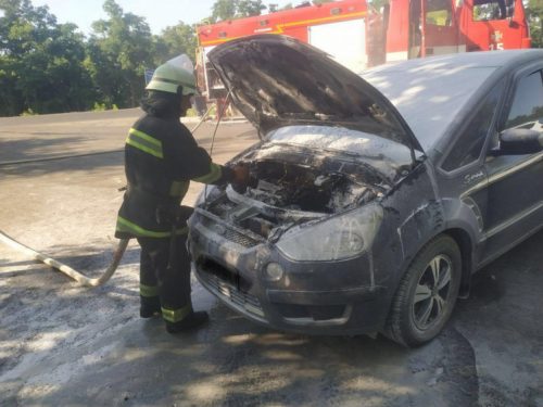 Не доехал до моря: на Запорожской трассе сгорел автомобиль