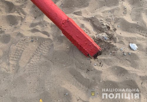 На Ждановском пляже в Запорожье сломался грибок