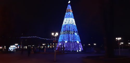 Городская новогодняя елка на пл. Маяковского в Запорожье - декабрь, 2020