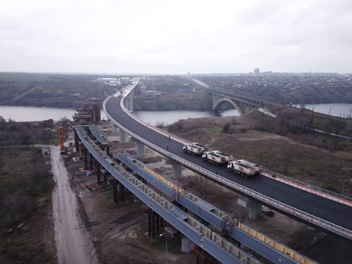 В Запорожье испытали на прочность новый Балочный мост