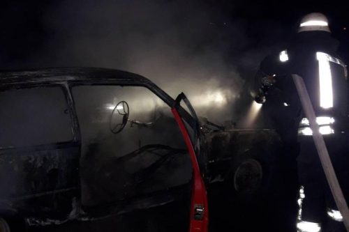 В Запорожье на Кичкасе загорелся автомобиль во время движения 