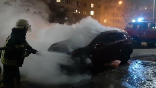 Ночью в Запорожье сгорел автомобиль Lexus