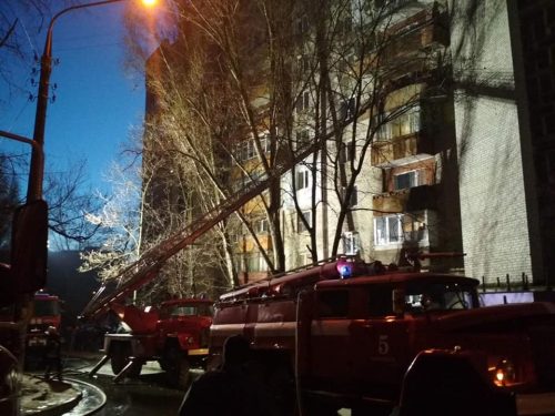 На двух пожарах в многоэтажках Запорожья пожарные эвакуировали 10 человек и спасли пятерых