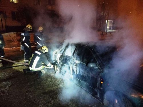 В Запорожье сгорел автомобиль «AUDI» - пожар начался в багажнике