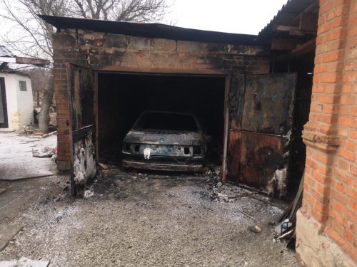 В Орехове сгорел гараж вместе с автомобилем