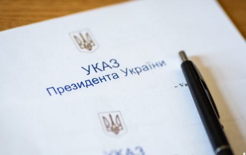 Президент Зеленский своим указом отменил бумажные трудовые книжки