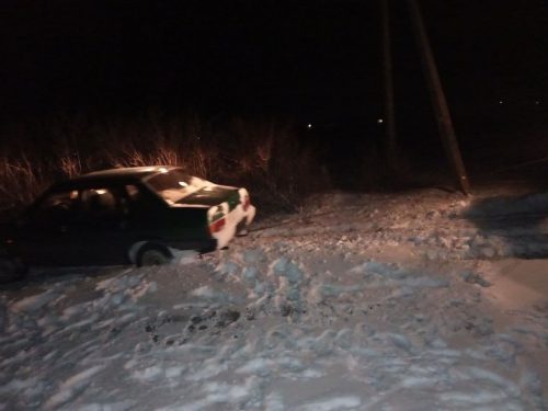 Ночью на юге Запорожской области спасатели вытащили из сугроба машину с двумя взрослыми и одним ребенком
