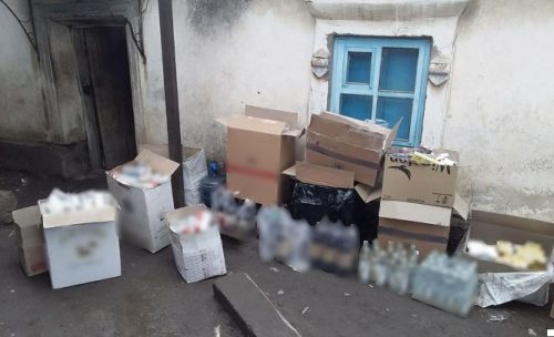 Под Запорожьем, в селах Новоалександровка и Веселое, выявлен нелегальный магазин, контрафактные алкоголь и табачные изделия