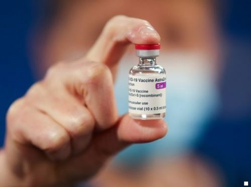 Вакцина компании AstraZeneca образует тромбы - Дания прекратила ее применение