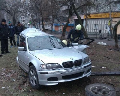 Утром в Запорожье погиб пассажир врезавшегося в дерево автомобиля BMW