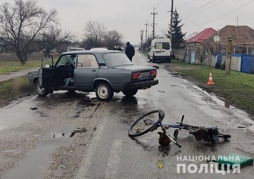 В селе Днепровка мужчина на автомобиле сбил велосипедиста, своего односельчанина - он погиб