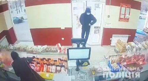 В полиции раскрыли подробности вооруженного ограбления продуктового магазина в центре Запорожья