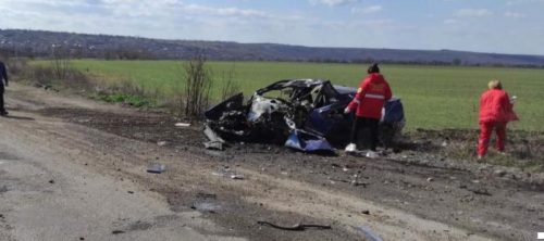 В Николаевской области такси въехало в грузовик и было им раздавлено - три человека погибли