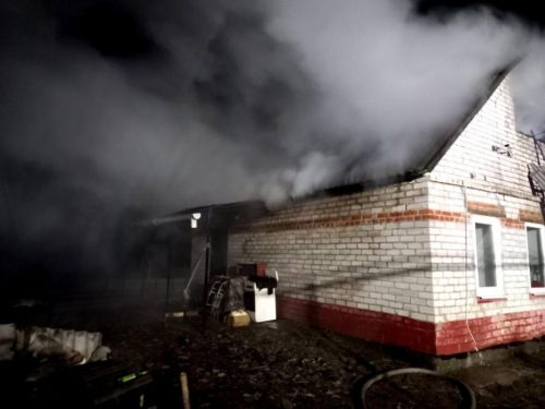 Днепрельстан: десять пожарных тушили возгорание большого дома