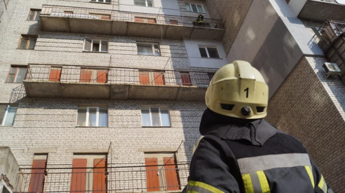 В запорожской многоэтажке загорелась вентиляционная шахта, забитая мусором