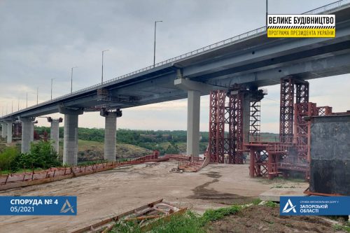 В Запорожье продолжается строительство мостов через реку Днепр