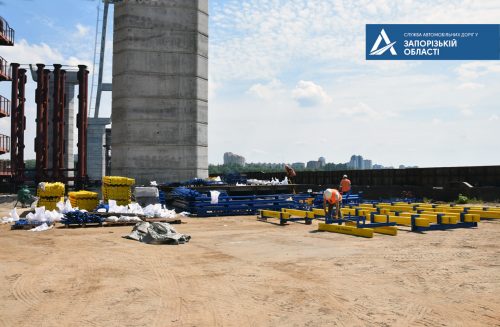 Мостостроители готовятся к окончанию бетонирования пилонов на строительстве мостов в Запорожье
