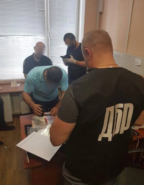 В Мелитополе инспектор патрульной полиции погорел на взятке