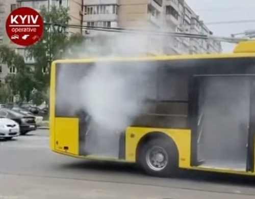 В Киеве молодой человек хотел сжечь троллейбус вместе с пассажирами