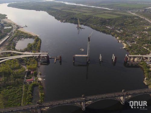 Плавкран Захарий на мели: река Днепр, Запорожье, 6 мая 2021 г.