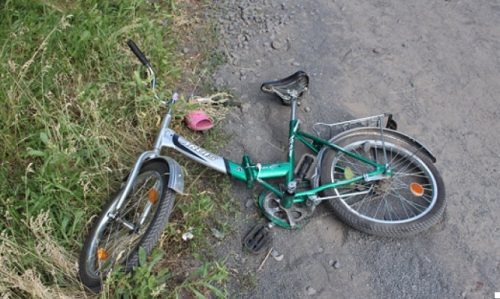 В Запорожье травмировалась малолетняя велосипедистка, попав под автомобиль