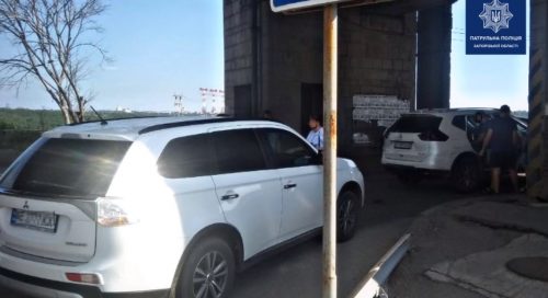 ДТП на мосту Преображенского в Запорожье - столкнулись Nissan Rogue и Mitsubishi Outlander