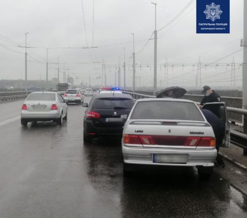 Запорожье: в ДТП у плотины ДнепроГЭС пострадал молодой водитель