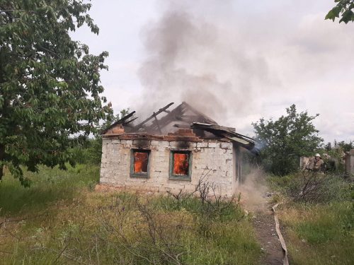 В Пологах сгорел дом - хозяева остались без крыши над головой