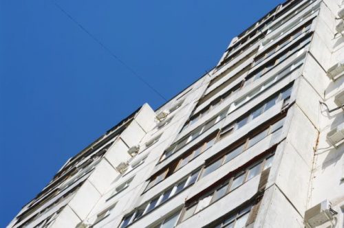 В Запорожье, по ул. Святого Николая, 54-летняя женщина выпала из окна на 9-м этаже